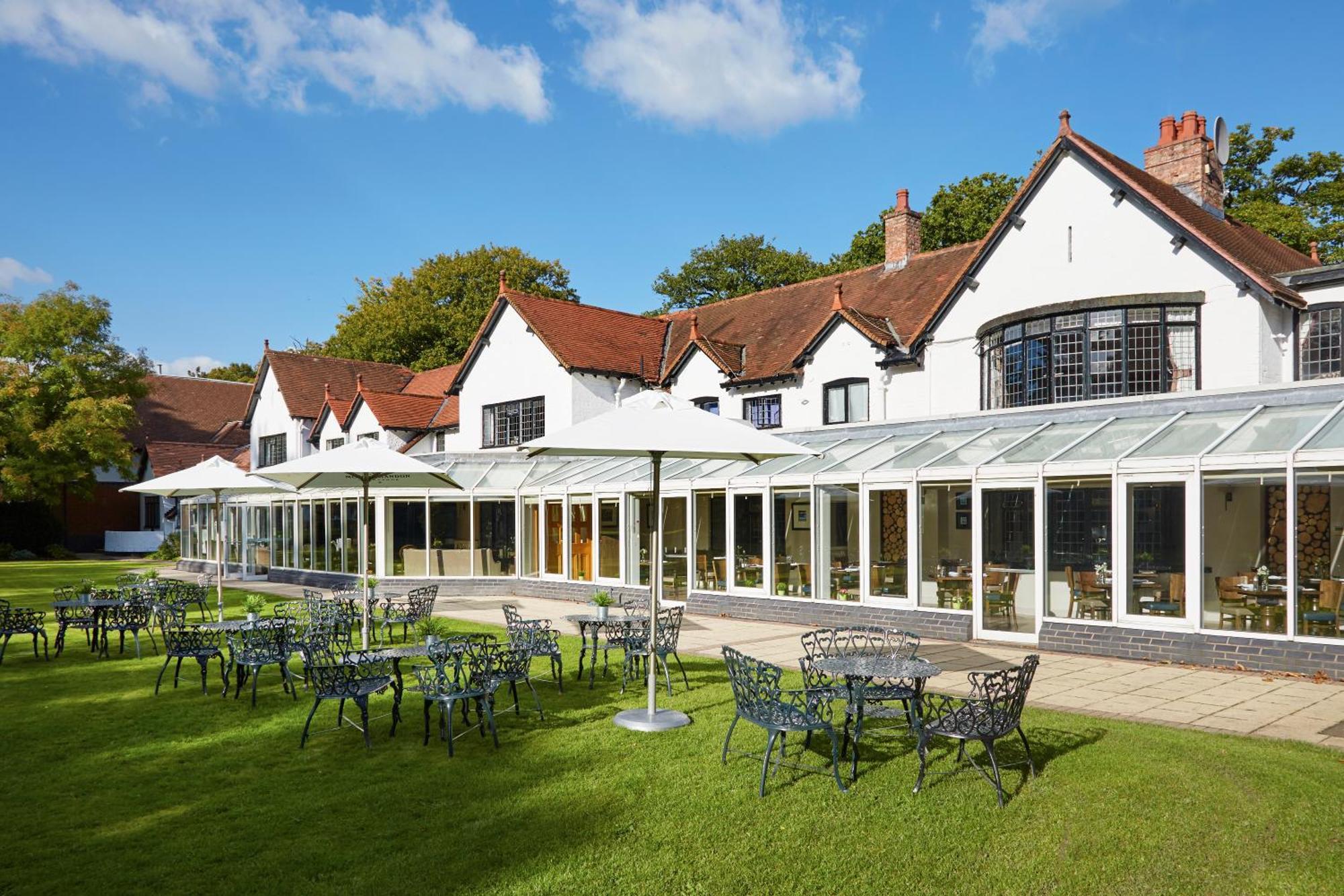 Macdonald Craxton Wood Hotel & Spa Ledsham  ภายนอก รูปภาพ